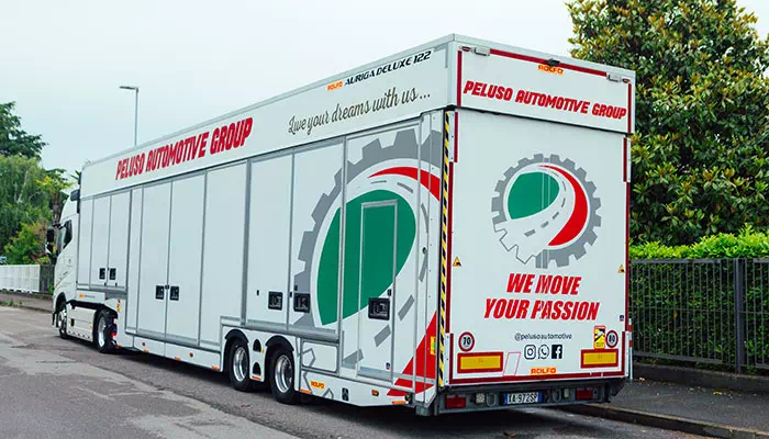 Bilico-Peluso-Automotive-Group-per-il-trasporto-di-veicoli-di-lusso