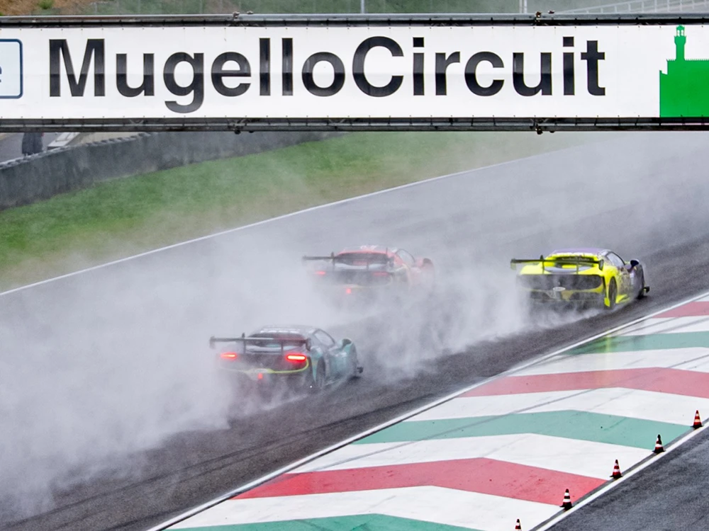 Trasporto-auto-per-gare-automobilistiche-gestito-da-peluso