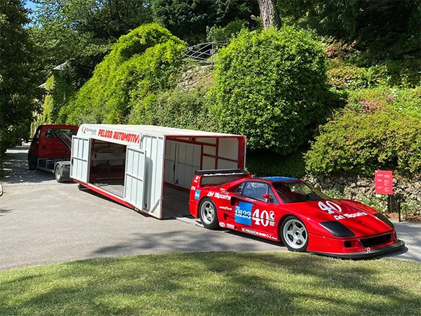 auto-d-epoca-rossa-in-esposizione-2