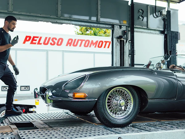 servizio-di-spedizione-auto-preziose-e-costose-di-lusso