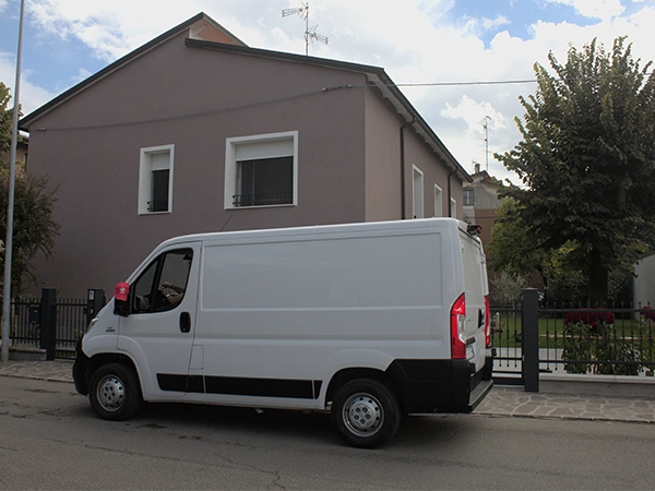 consegna-a-domicilio-furgoni-peluso